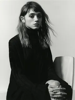 natalia dyer – behind the blinds magazine june 2022(7)