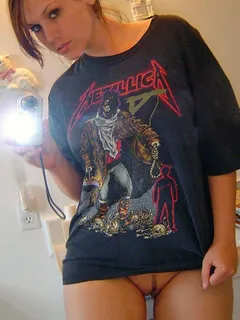 amateur girl metallica shirt trimmed pussy vagina bottomless selfie selfshot.