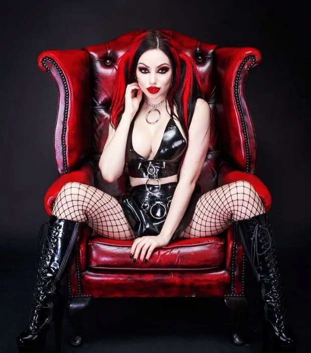 dani divine - gothic queen on her throne