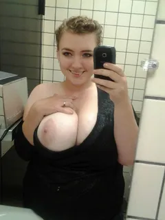 big mama does the boobs selfie