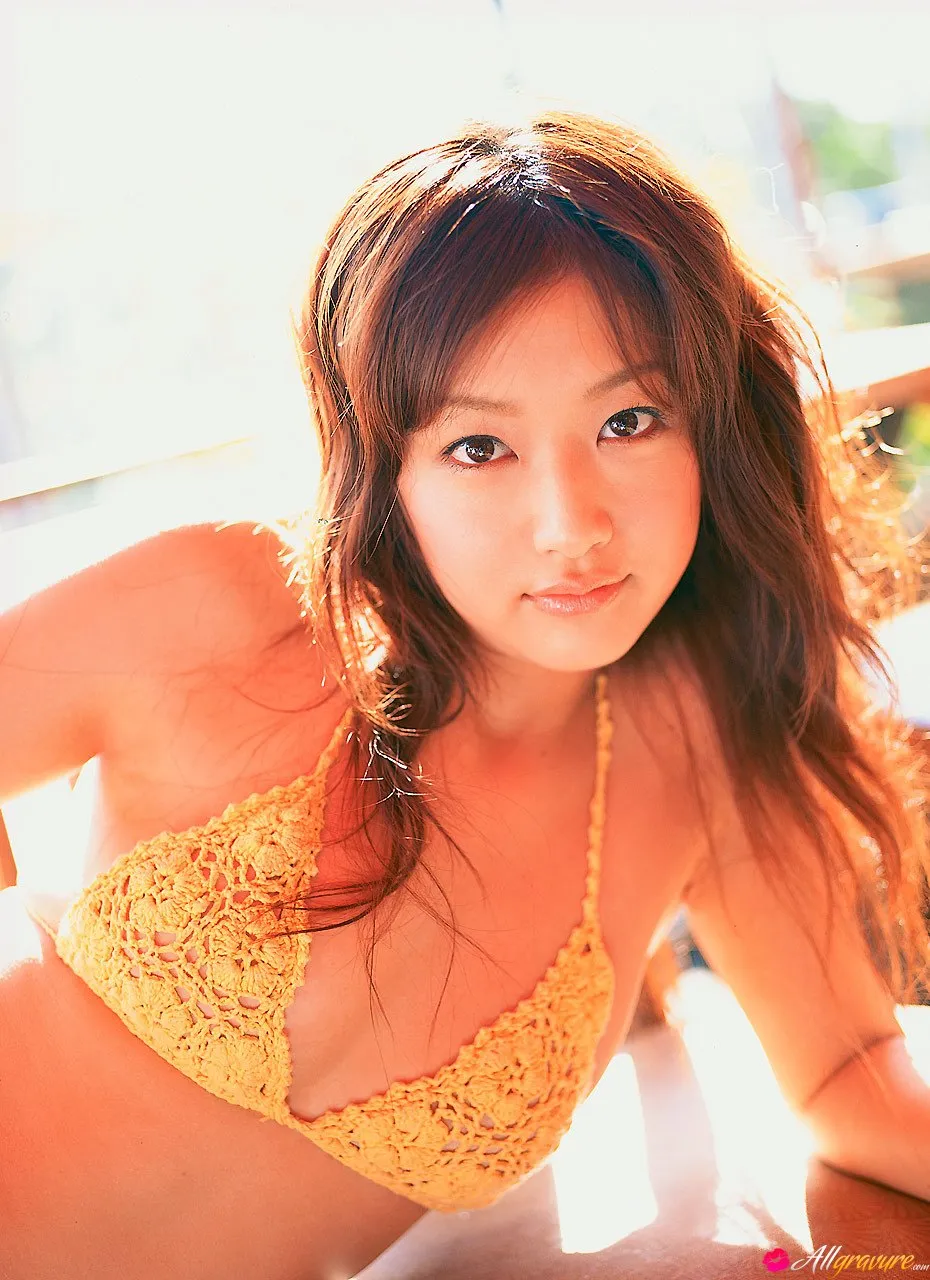 Risa Kudo in All Gravure set Eye Catching
