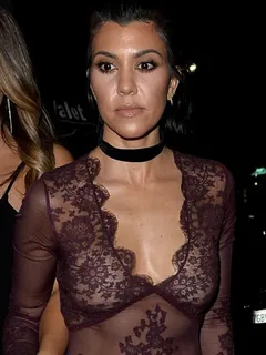 kourtney kardashian shows off her tits