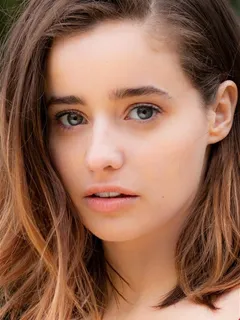 holly earl