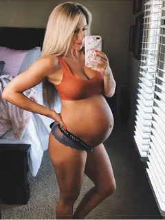 cookie pregnant selfie