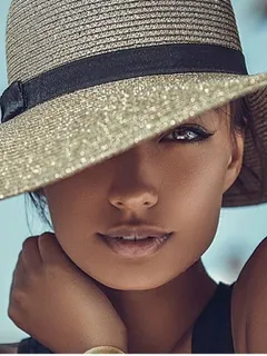 anyuta rai in hat