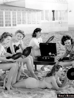 hot chicks on the beach digging' the music in 1948.